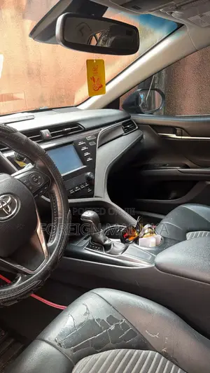 2018 Toyota Camry SE FWD (2.5L) Black