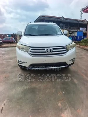 Toyota Highlander SE SUV 2011