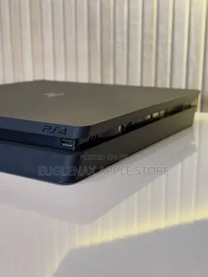 PS4 Slim Console tare da Kwamfuta 2 da Wasanni 10