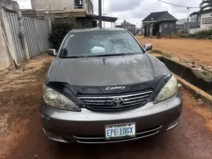 2005 Toyota Camry LE 2.4L Sedan - Gray