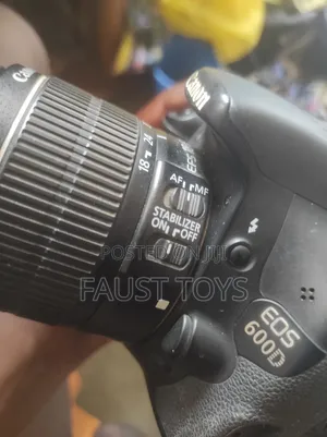 Kyamaran Canon EOS 600D DSLR tare da Lens 18-55mm
