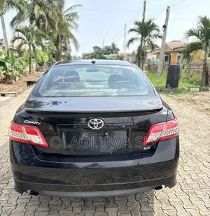 2011 Toyota Camry SE Sedan (2.5L) - Wannan Yayi Amfani Dashi A Kasashen Waje