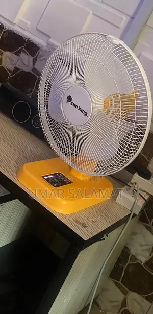 Sunking Fan Mai Amfani Da Hasken Rana - Ja
