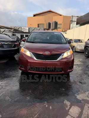 Toyota Sienna LE 8-Fitarwa 2011 Ja