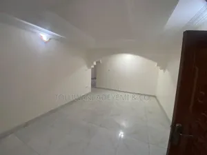 Ofishin Kasuwanci Mai Dakuna 3 don Hayarwa, Lekki Phase 1