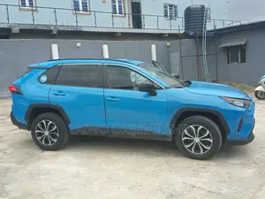 Toyota RAV4 LE AWD 2020 Blue