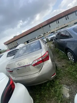 Toyota Corolla 2017 Gold
