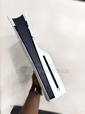 PlayStation 5 Slim Disc Edition (Amfani da aka yi a Canada)