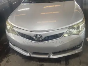 2013 Toyota Camry SE Sedan