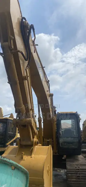 Caterpillar 320 BL Excavator - Wannan Yayi Amfani Dashi A Kasashen Waje