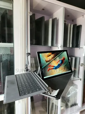 Microsoft Surface Pro (Na Amfani) - 8GB RAM, 256GB SSD