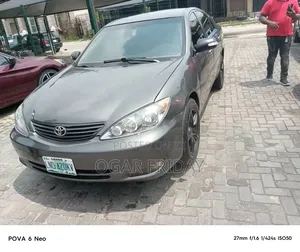 2004 Toyota Camry LE Sedan