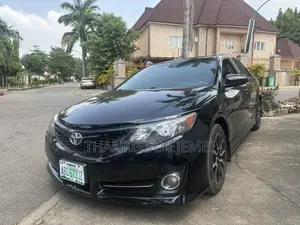 Toyota Camry SE Sedan 2013