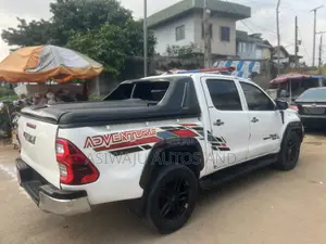 Toyota Hilux Revo Double Cab Petrol 2.7 AWD 2020 Fari
