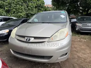 2006 Toyota Sienna LE FWD Zinariya