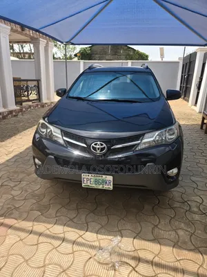 Toyota RAV4 LE SUV 2014 - An Amfani Da Ita A Gida