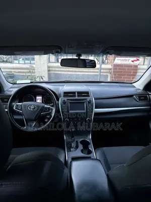 2016 Toyota Camry SE Sedan