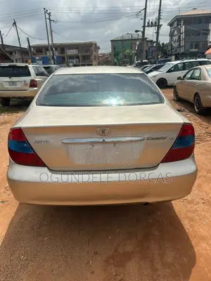 Toyota Camry 2.4 XLE 2005 Gold