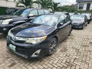 2014 Toyota Camry SE Sedan