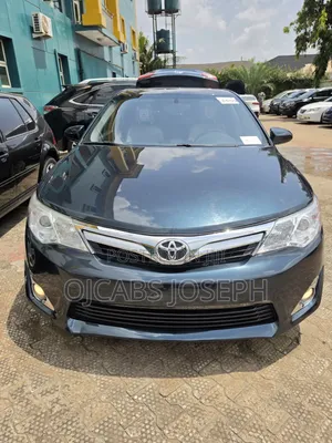 2014 Toyota Camry XLE Sedan - Gray