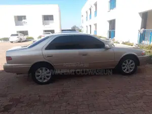 Toyota Camry LE 2002 Zinariya