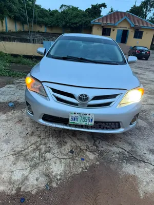 Toyota Corolla LE 2010 Silver
