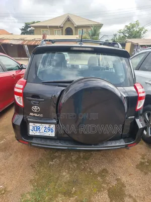 Toyota RAV4 2011 Baki