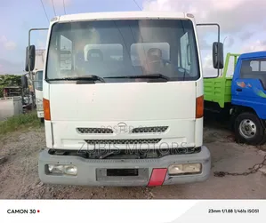 Nissan Cabstar 6-Tire Extra Long Chassis Diesel