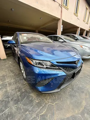 2018 Toyota Camry SE FWD 2.5L Blue