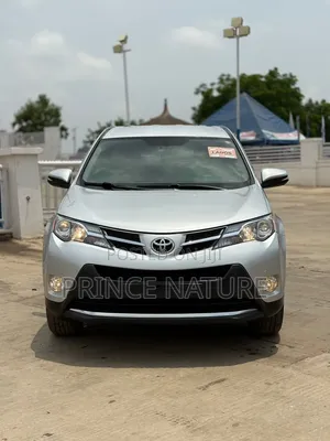Toyota RAV4 2017 Launarin Azurfa