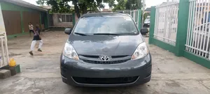 2009 Toyota Sienna LE Minivan