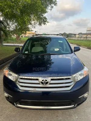 2011 Toyota Highlander SE Blue