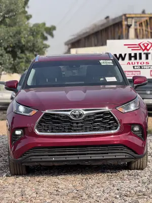 2022 Toyota Highlander XLE Red