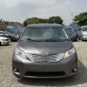 2015 Toyota Sienna XLE Premium 8-Passenger Minivan