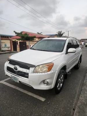 Toyota RAV4 Limited 2011 Fari