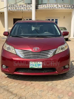 Toyota Sienna XLE 2012 Red