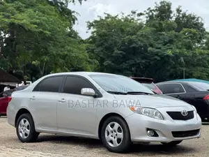 2009 Toyota Corolla LE Sedan - Silver