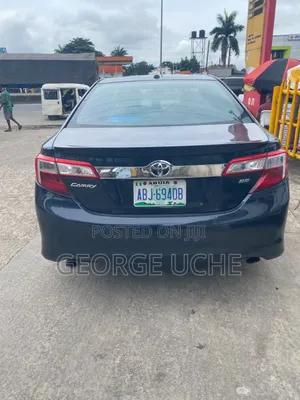 Toyota Camry SE V6 Sedan 2013