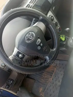 Toyota Yaris Base Hatchback 3dr 2010 Shuɗi