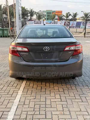 2014 Toyota Camry SE Sedan (2.5L)