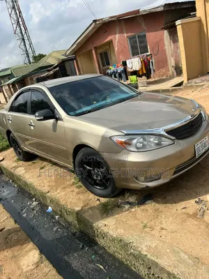 2005 Toyota Camry LE Sedan - Da Rajista, Manual