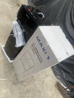 Maxi YL1663S-W Mai Ruwa Sau Uku Tare da Akwati