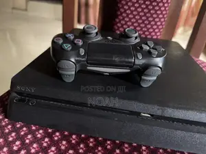 PlayStation 4 Slim (Na Amfani, Daga UK)