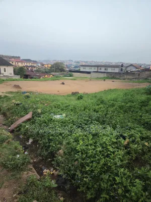 Filin Kasuwanci Don Siyarwa, Cibiyar Abuja