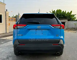Toyota RAV4 XLE AWD 2019 Blue