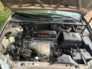Toyota Camry 2.4 XLE 2005 Gold