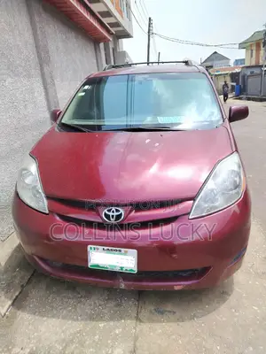 Toyota Sienna 2006 Red