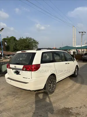 2006 Toyota Sienna CE FWD Minivan