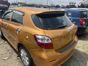 Toyota Matrix 2010 Gold