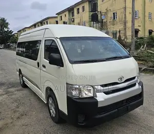 Toyota HiAce 2015 Fari